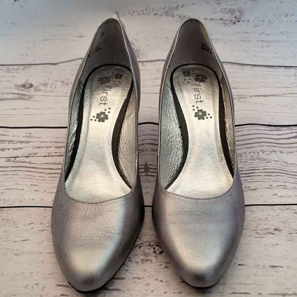 First Silver Heels - Picture 11 of 11